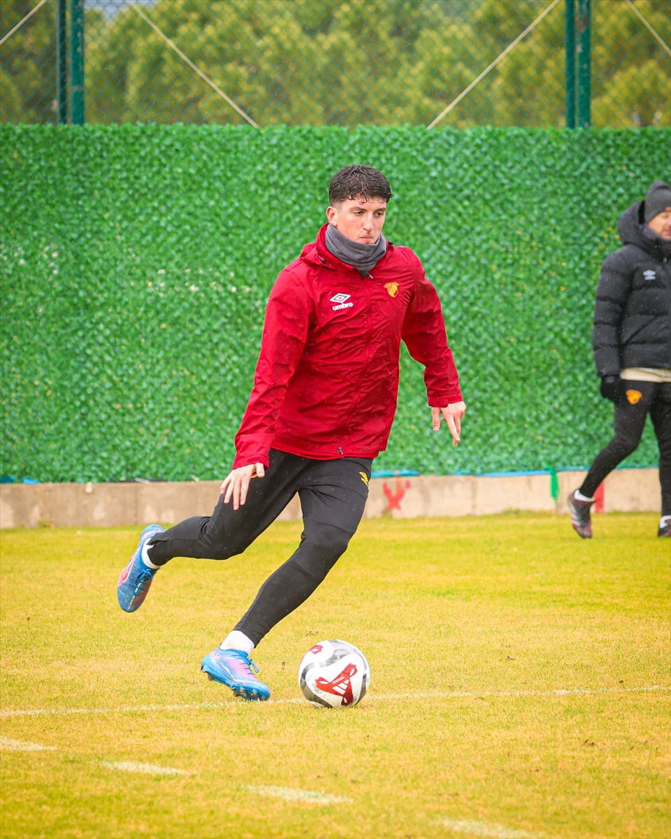 Trendyol Süper Lig ekiplerinden Göztepe, ikinci yarı hazırlıklarını sürdürdü. Urla Adnan Süvari...