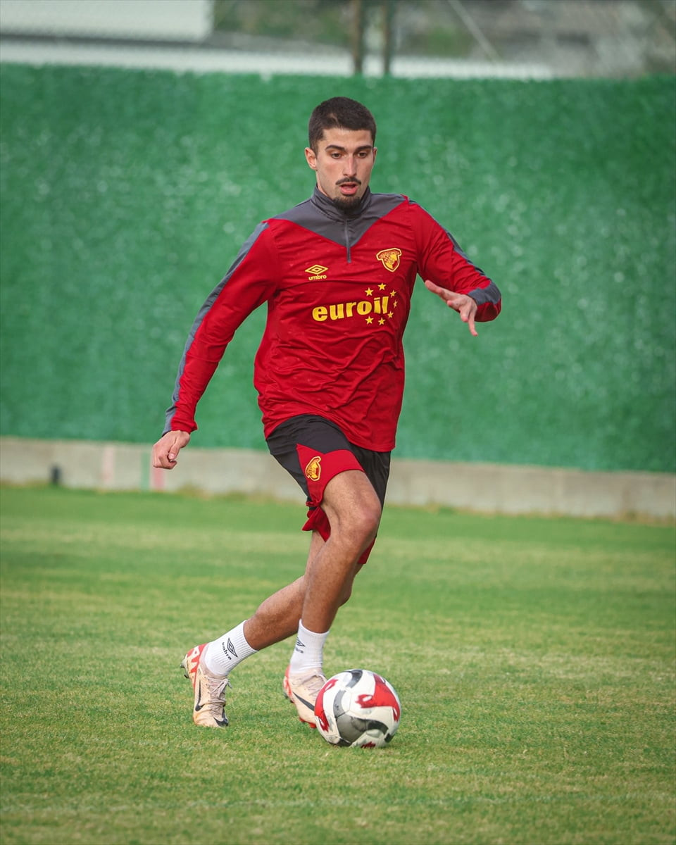 Trendyol Süper Lig ekiplerinden Göztepe, sezonun ikinci yarı hazırlıkları kapsamında 2 hazırlık...