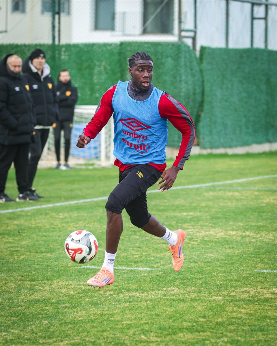 Trendyol Süper Lig ekiplerinden Göztepe, sezonun ikinci yarı hazırlıklarını sürdürdü. Urla Adnan...