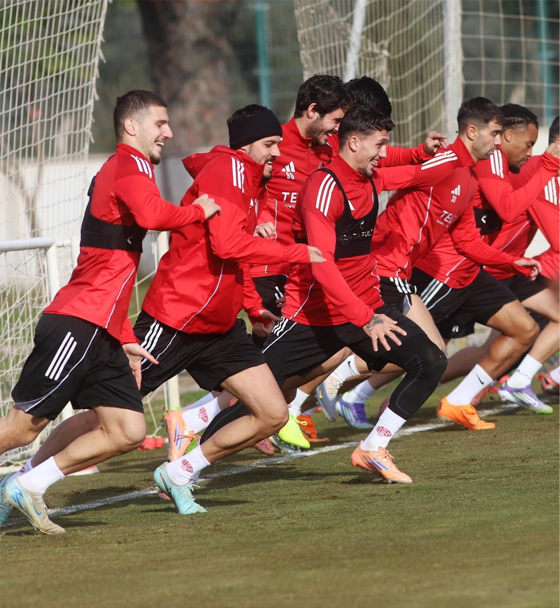 Trendyol Süper Lig ekiplerinden Hesap.com Antalyaspor, sezonun ikinci yarısı için hazırlıklarına...