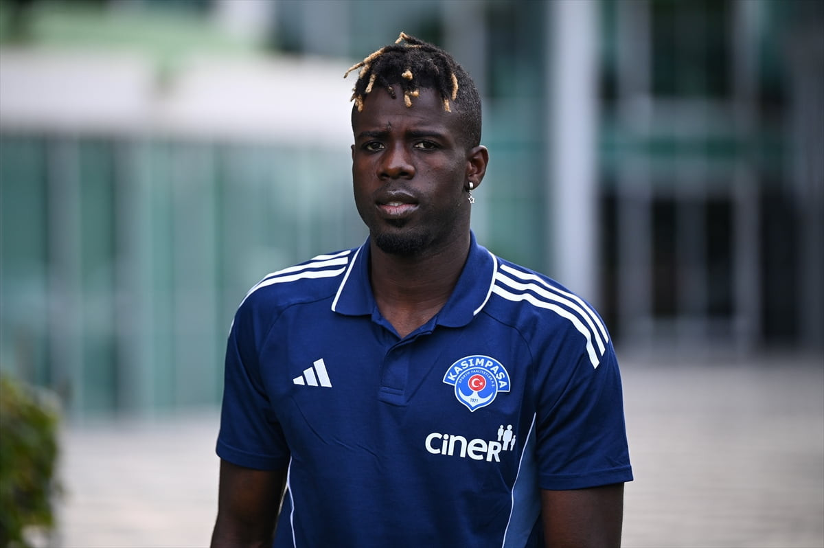 Trendyol Süper Lig ekiplerinden Kasımpaşa'da forma giyen Senegalli santrfor Pape Habib Gueye...