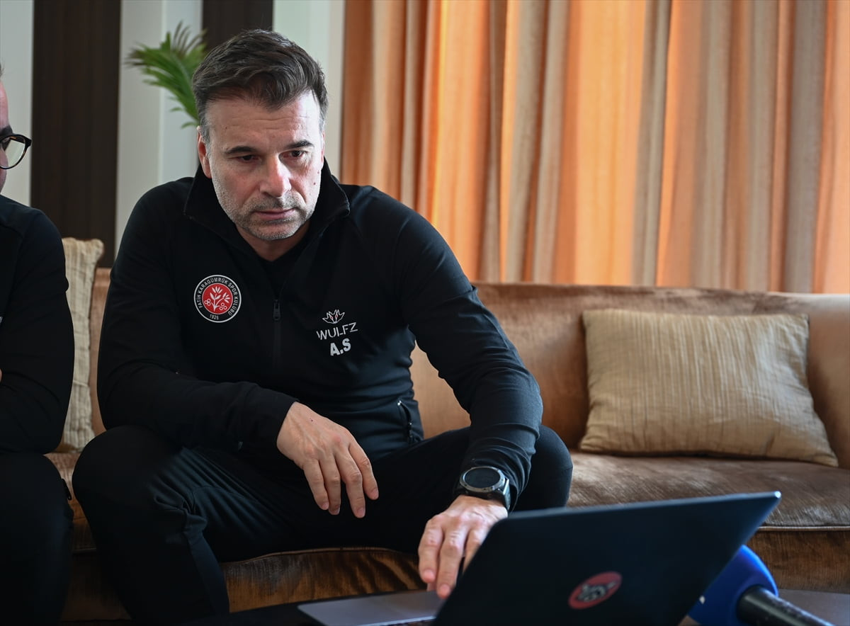 Trendyol Süper Lig ekiplerinden Mısırlı.com.tr Fatih Karagümrük'ün teknik direktörü Aleksandar...