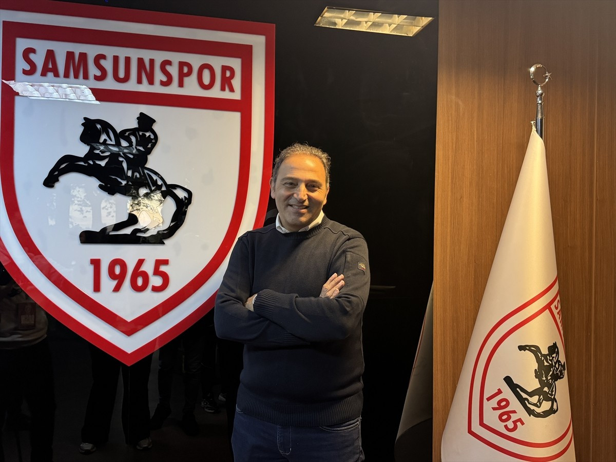 Trendyol Süper Lig ekiplerinden Samsunspor'un futbol direktörü Fuat Çapa, Nuri Asan Tesisleri'nde...
