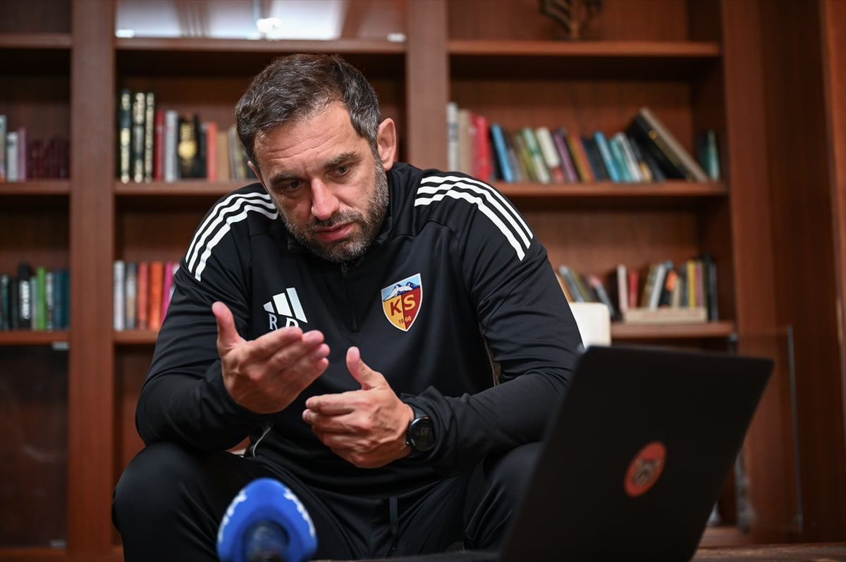 Trendyol Süper Lig ekiplerinden Zecorner Kayserispor'un teknik direktörü Radomir Djalovic, Anadolu...