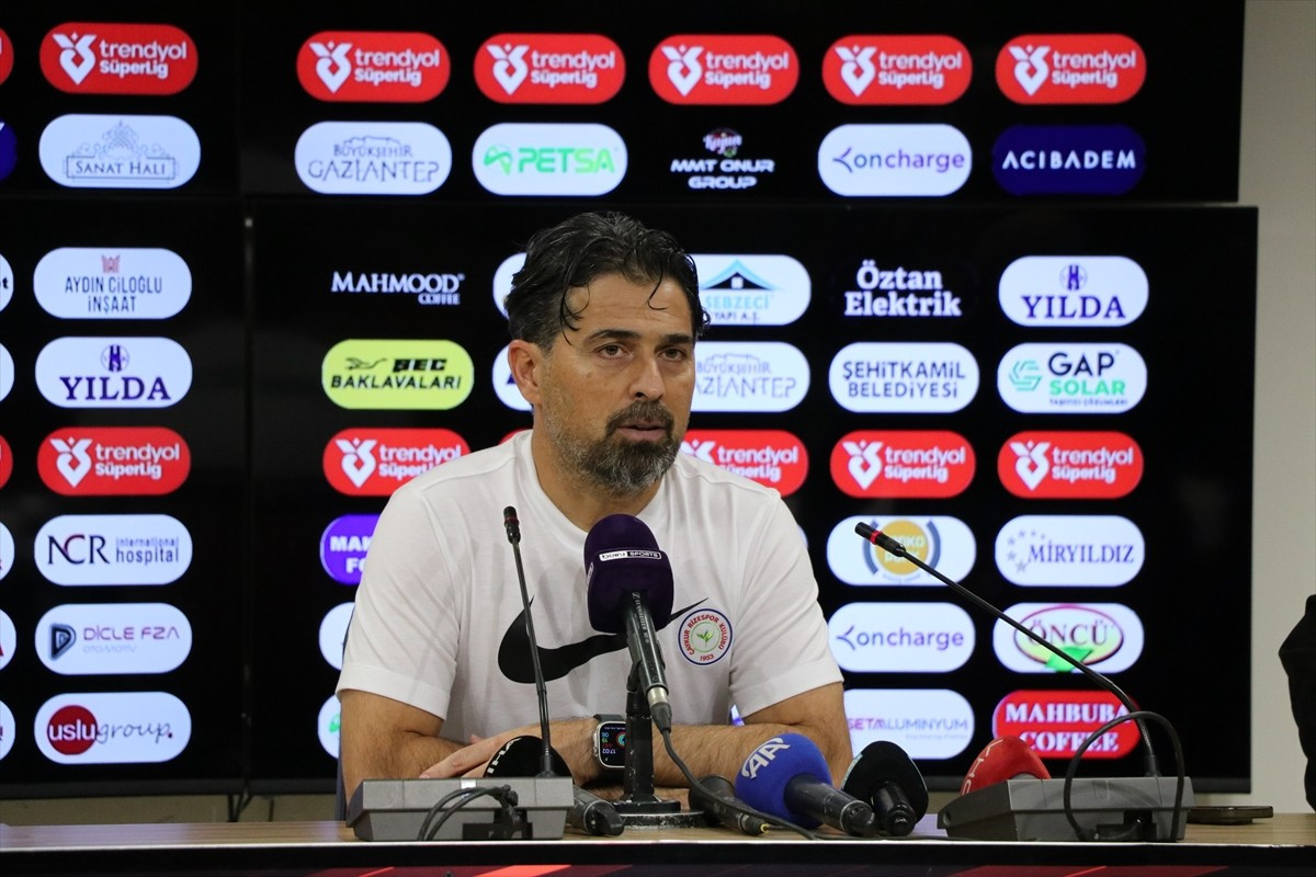 Trendyol Süper Lig'in 12. haftasında Gaziantep FK ile 2-2 berabere kalan Çaykur Rizespor'un teknik...
