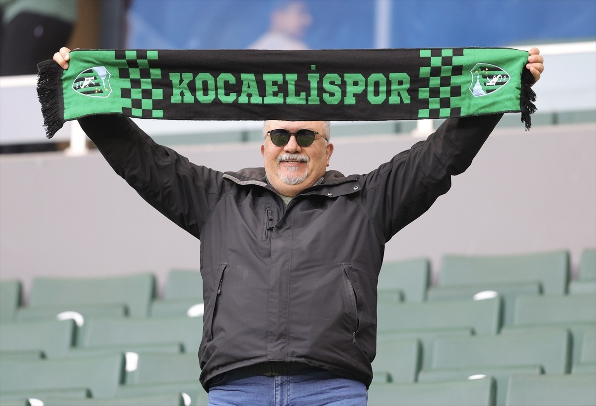 Trendyol Süper Lig'in 15. haftasında Kocaelispor ile Kasımpaşa A.Ş, Turka Araç Muayene Kocaeli...
