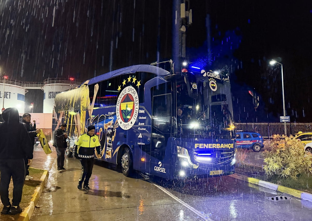 Trendyol Süper Lig'in 18. haftasında deplasmanda Corendon Alanyaspor ile karşılaşacak Fenerbahçe...