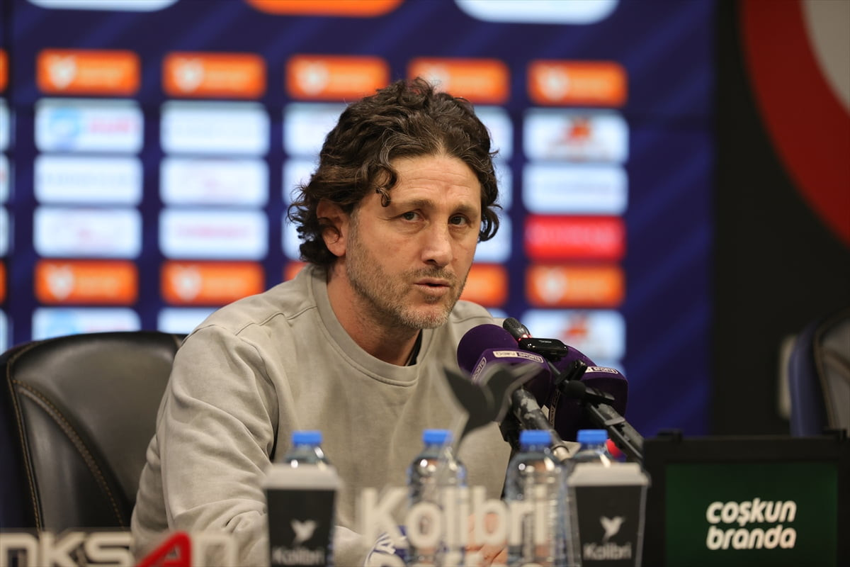 Trendyol Süper Lig'in 18. haftasında deplasmanda Kocaelispor'u 2-1 yenen Trabzonspor'un teknik...