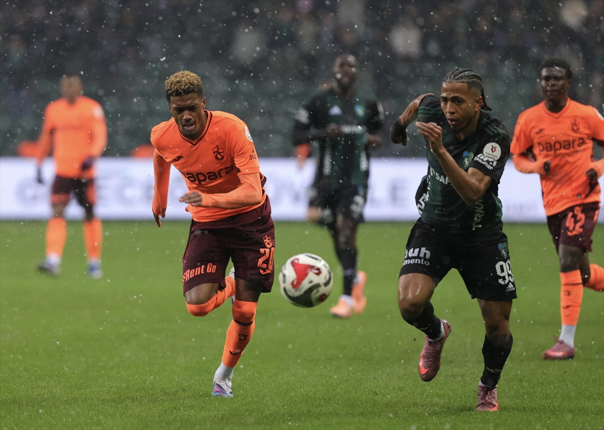 Trendyol Süper Lig'in 18. haftasında Kocaelispor ile Trabzonspor, Turka Araç Muayene Kocaeli...