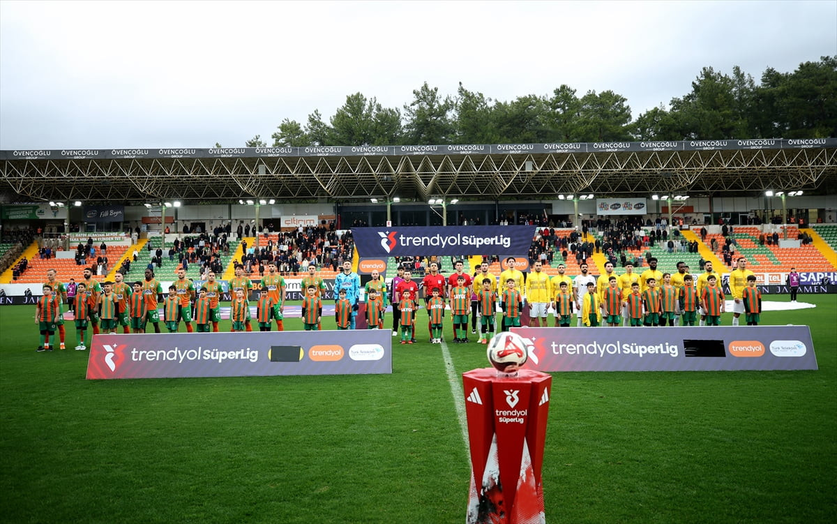Trendyol Süper Lig'in 20. haftasında Corendon Alanyaspor ile İkas Eyüpspor takımları Alanya Oba...