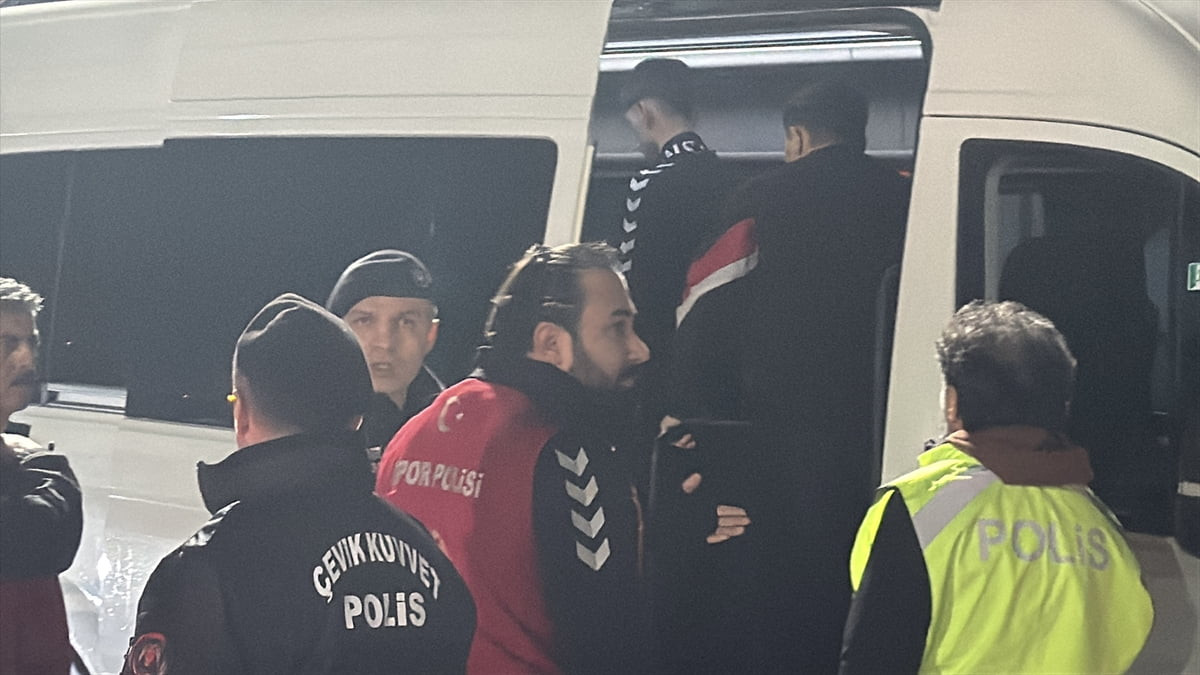 Trendyol Süper Lig'in 21. haftasında Samsunspor ile karşılaşan Trabzonspor’un takım otobüsünü...