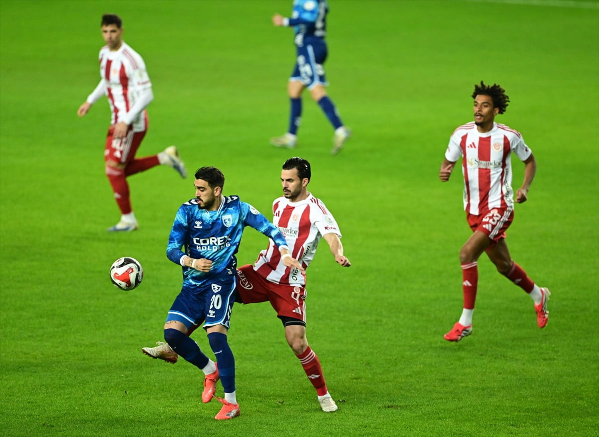 Trendyol Süper Lig'in 22. haftasında Hesap.com Anhtalyaspor ile Samsunspor, Corendon Airlines Park...