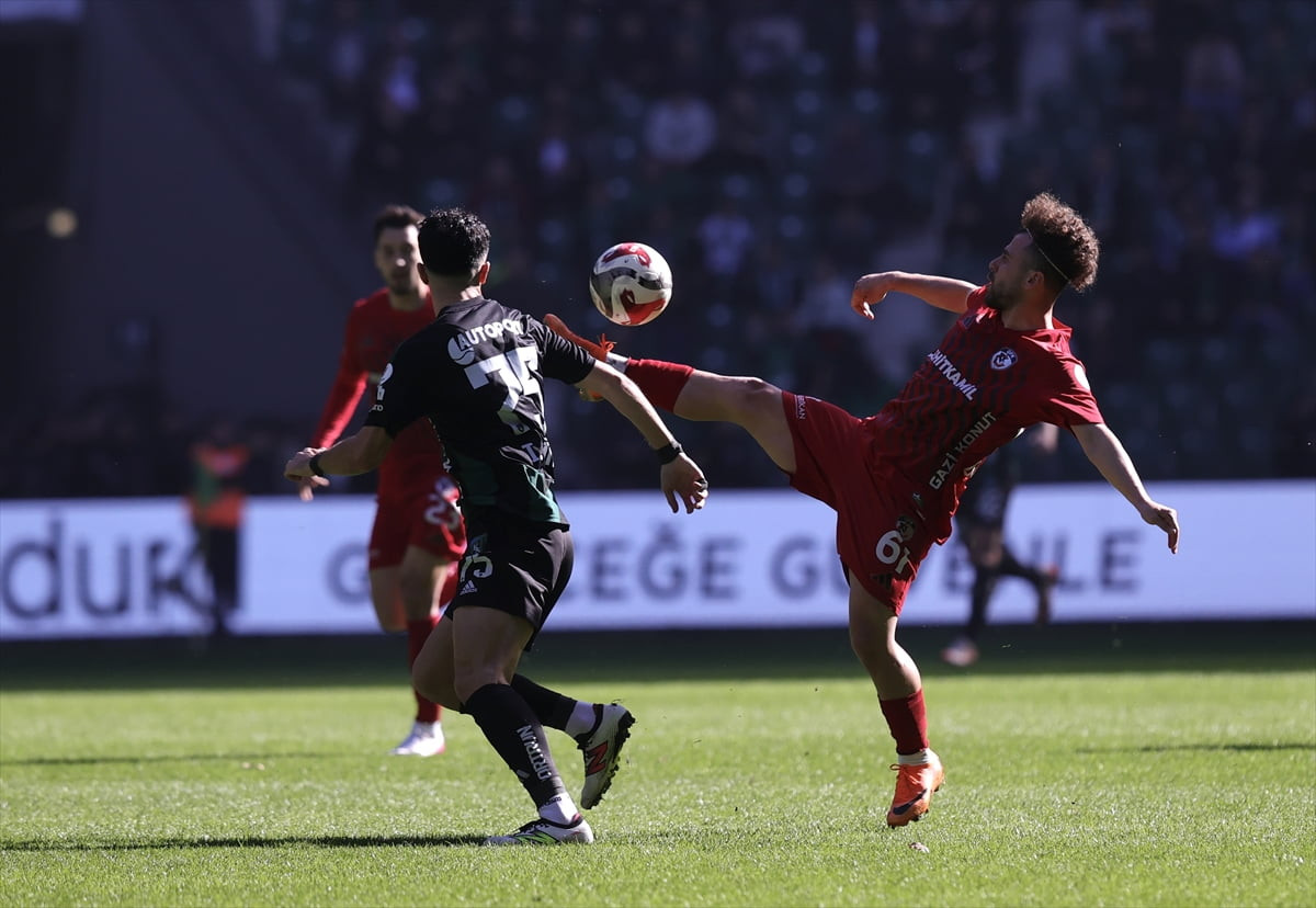 Trendyol Süper Lig'in 22. haftasında Kocaelispor ile Gaziantep FK, Turka Araç Muayene Kocaeli...