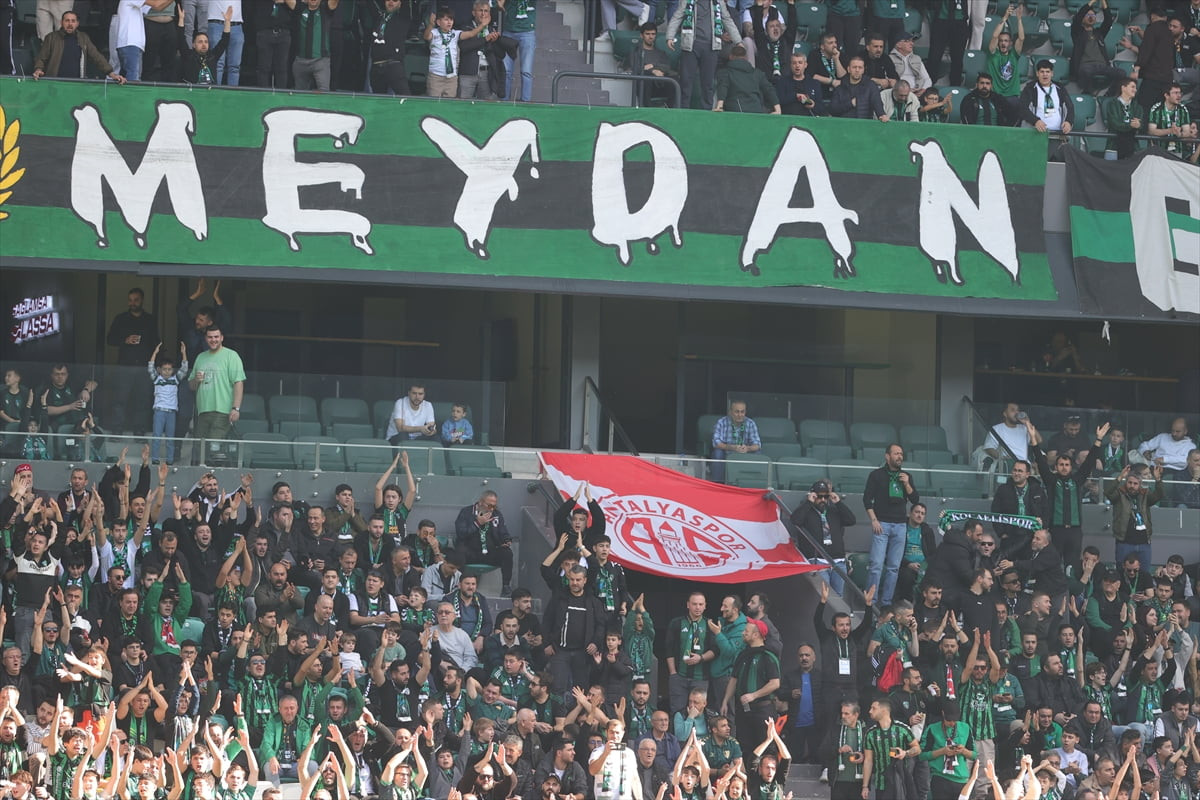 Trendyol Süper Lig'in 22. haftasında Kocaelispor ile Gaziantep FK, Turka Araç Muayene Kocaeli...