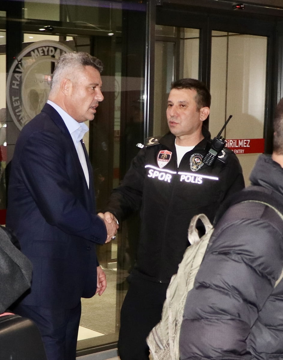 Trendyol Süper Lig'in 22. haftasında yarın Trabzonspor'a konuk olacak Fenerbahçe, Trabzon'a geldi....