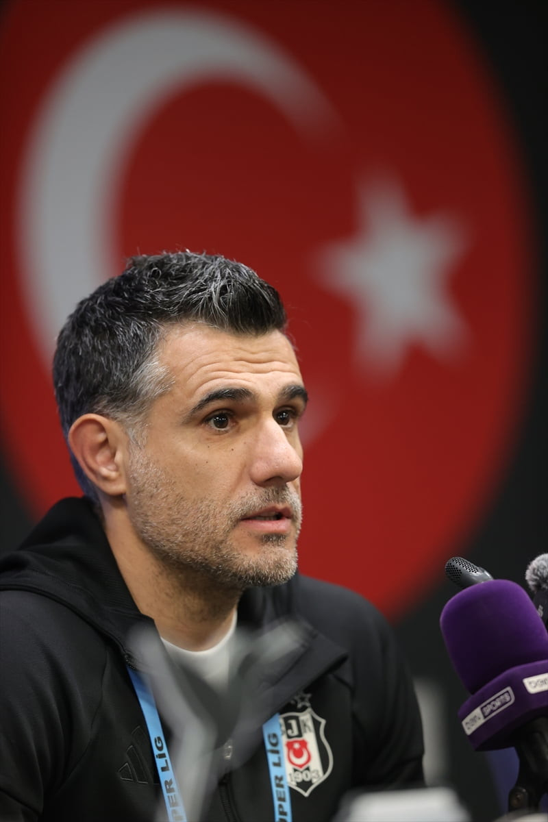 Trendyol Süper Lig'in 24. haftasında deplasmanda Kocaelispor'u 1-0 yenen Beşiktaş'ın yardımcı...