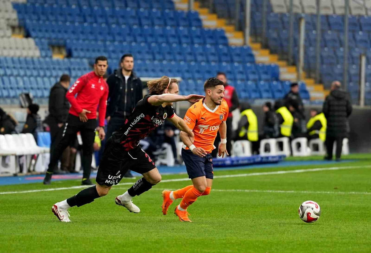 TRENDYOL SÜPER LİG'İN 29. HAFTASINDA RAMS BAŞAKŞEHİR EVİNDE GENÇLERBİRLİĞİ İLE KARŞILAŞIYOR....