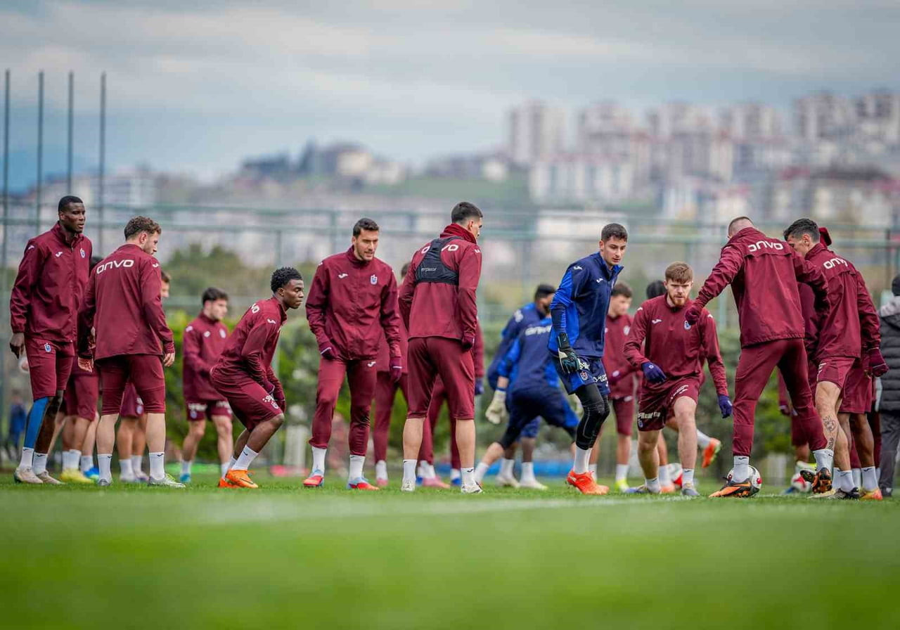 TRENDYOL SÜPER LİG'İN 29. HAFTASINDA TRABZONSPOR DEPLASMANDA CORENDON ALANYASPOR İLE...