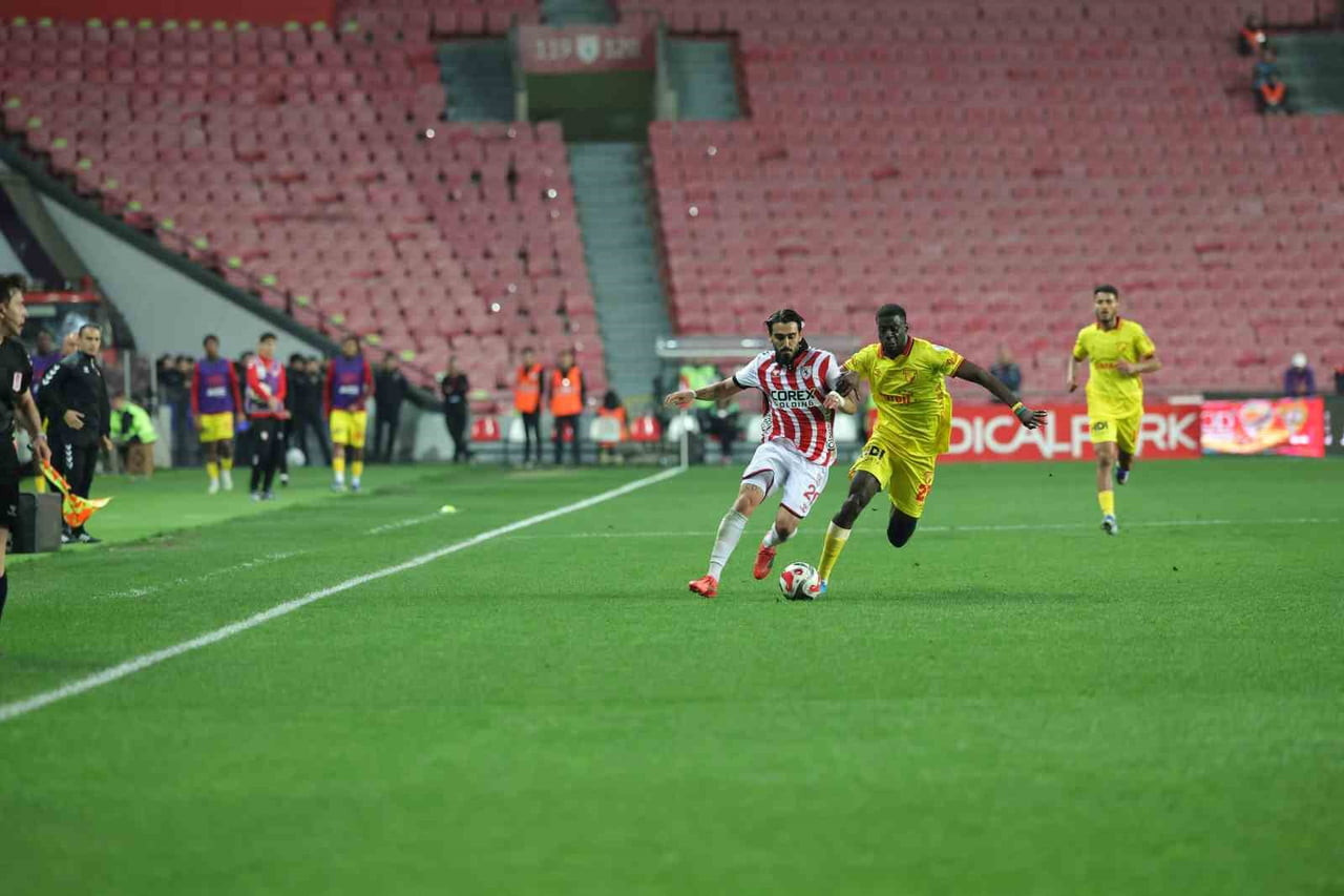 TRENDYOL SÜPER LİG'İN 34. HAFTASINDA SAMSUNSPOR EVİNDE GÖZTEPE'Yİ 3-0 YENEREK SEZONU 51 PUANLA 7....