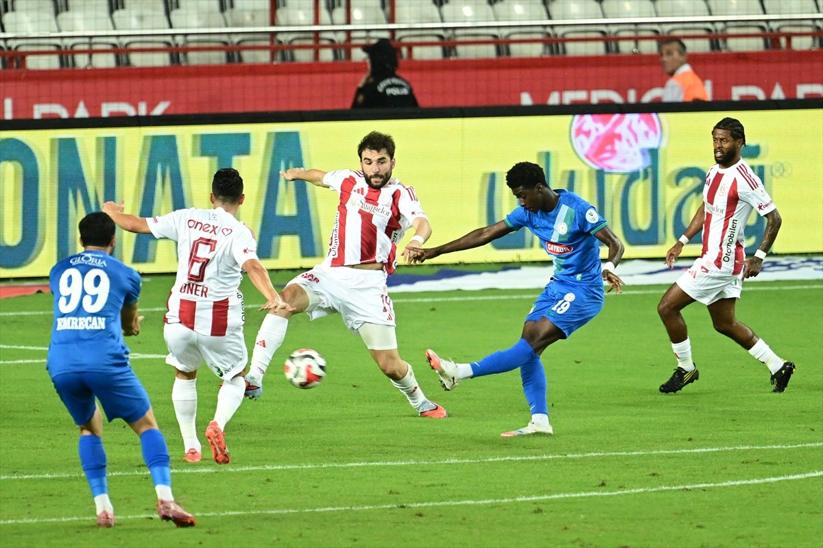 Trendyol Süper Lig'in 8. haftasında Hesap.com Antalyaspor ile Çaykur Rizespor, Corendon Airlines...