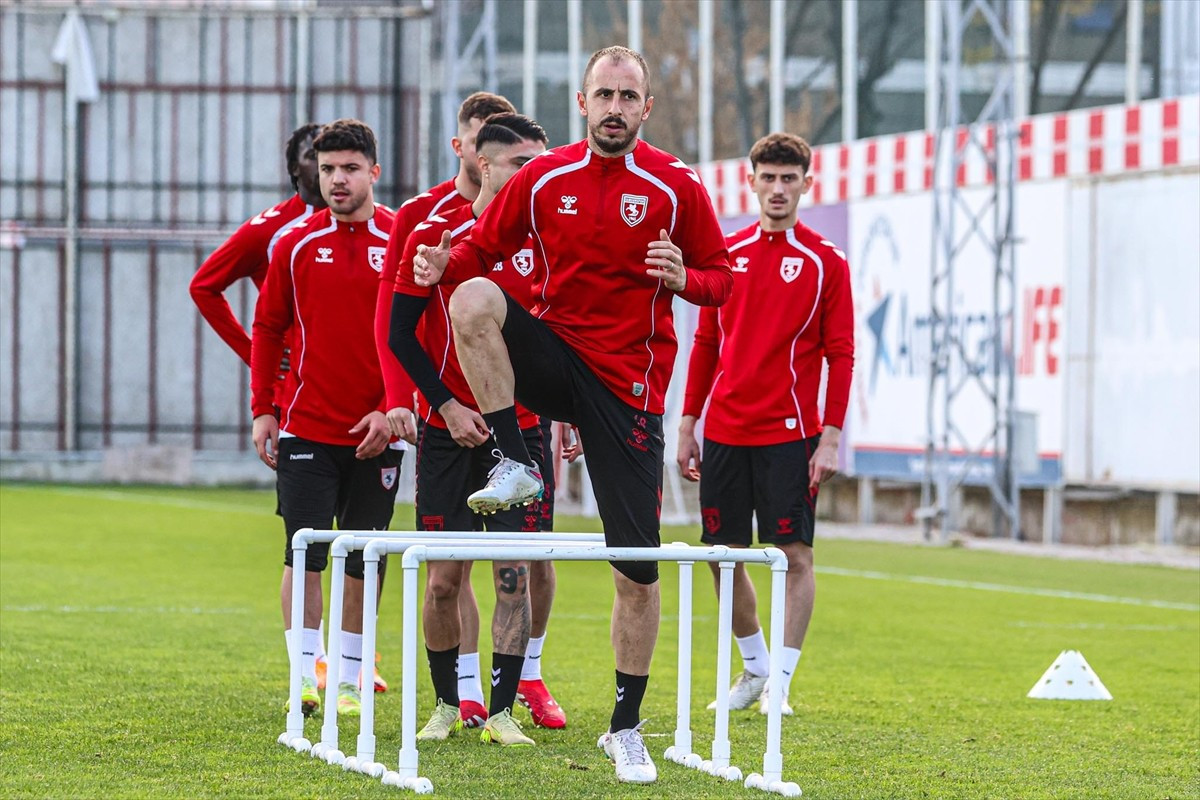 Trendyol Süper Ligin 15. haftasında 5 Aralık Cuma günü deplasmanda Galatasaray ile karşılaşacak...