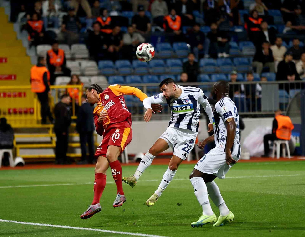 TRENDYOL SÜPER LİG’İN 34. VE SON HAFTASINDA GALATASARAY, DEPLASMANDA KARŞILAŞTIĞI KASIMPAŞA'YA 1-0...