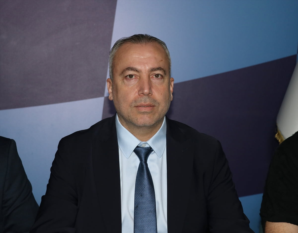 Trenyol 1. Lig ekiplerinden Adana Demirspor'un kulüp başkanı Ertan Zeybek, FIFA nezdinde ödenmesi...