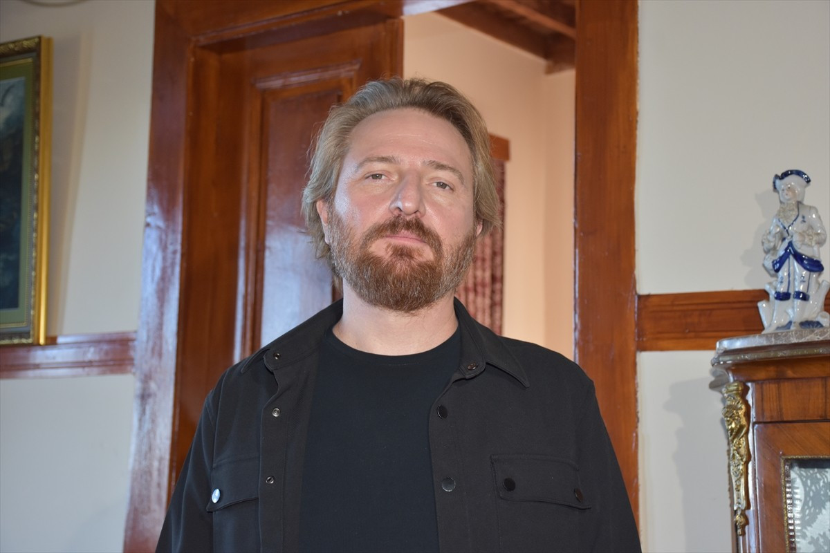 TRT 1 ekranlarında yayınlanan "Taşacak Bu Deniz"in yönetmen ve oyuncuları, kısa sürede...