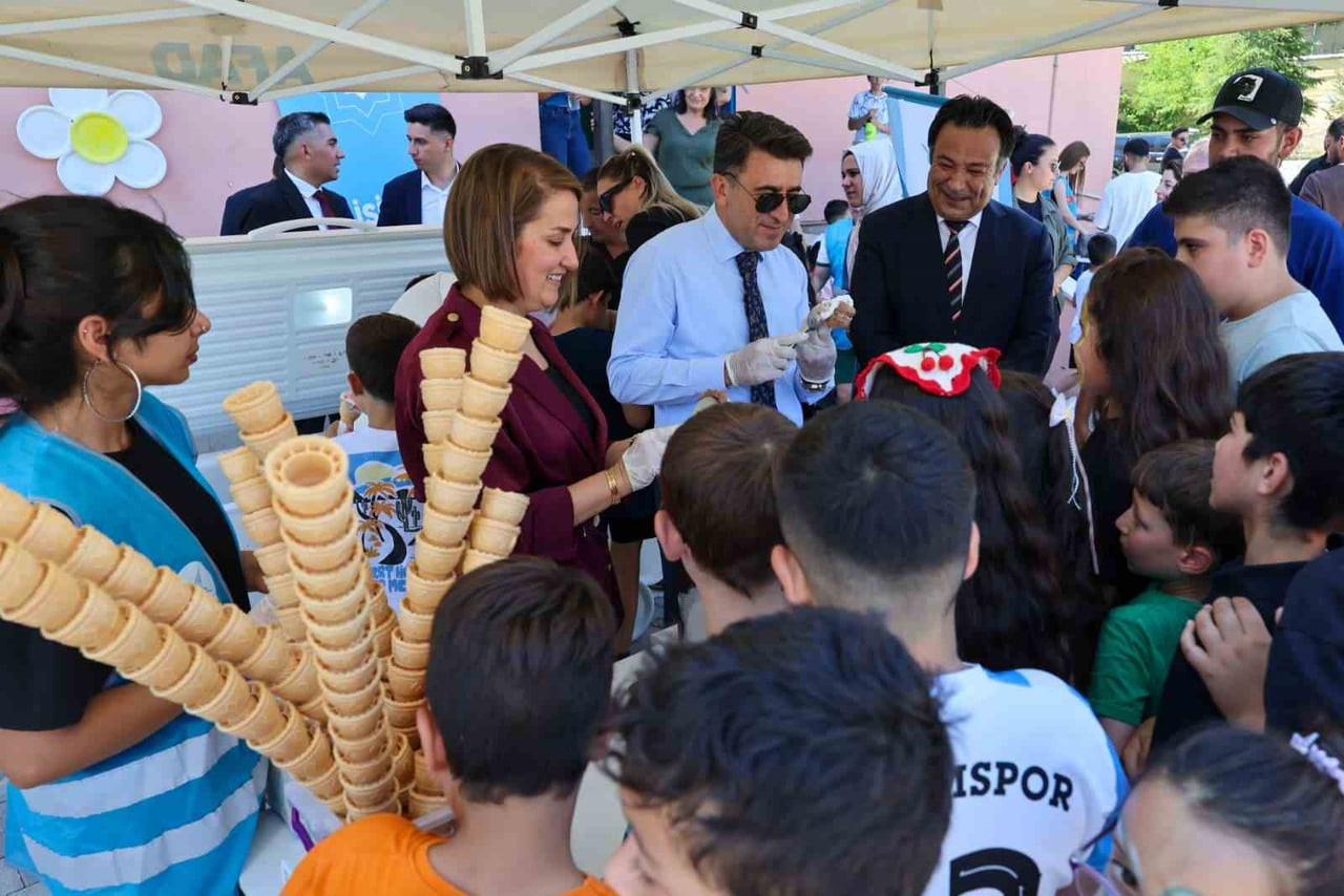 TÜGVA TUNCELİ SOSYAL MEDYA HESABINDAN PAYLAŞIM YAPAN ÇOCUKLARIN DONDURMA İSTEĞİNE TUNCELİ VALİSİ...