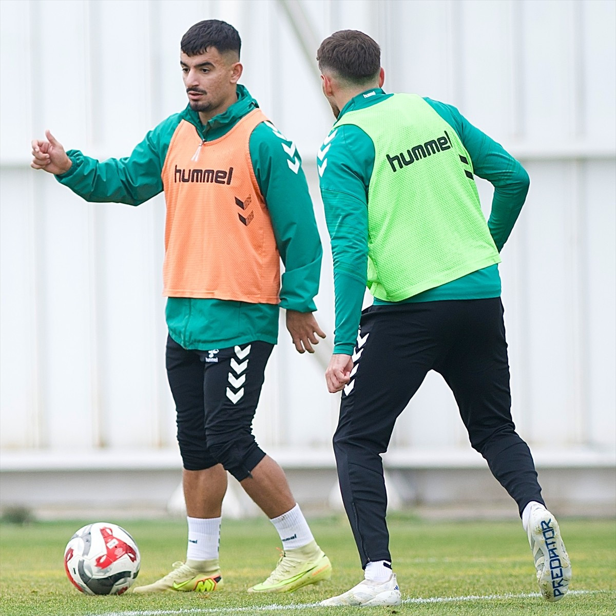 TÜMOSAN Konyaspor, Trendyol Süper Lig'in 16. haftasında, deplasmanda Fenerbahçe ile yapacağı maçın...