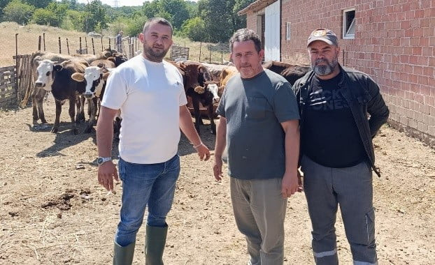 TUNÇBİLEK'TE SAĞLIKLI HAYVANCILIK YAPABİLMEK ADINA DEZENFEKSİYON