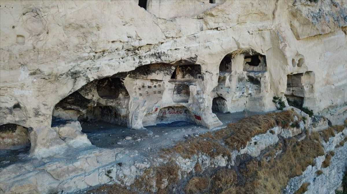 Tunceli İn Delikleri ( Derviş Hücreleri)