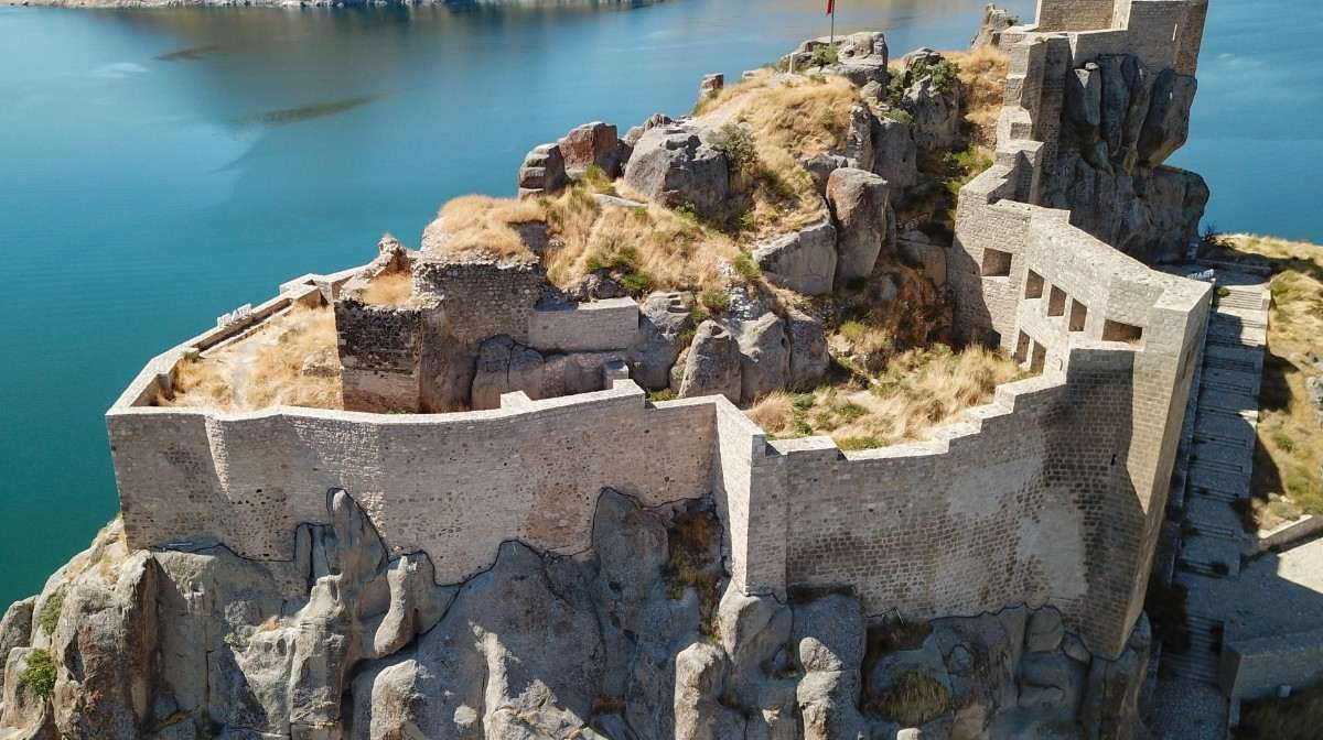 Tunceli Pertek Kalesi