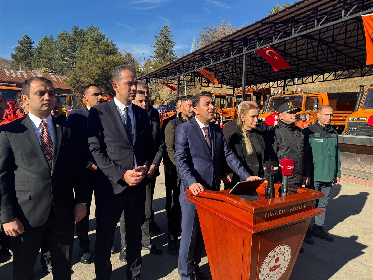 Tunceli Valisi ve Belediye Başkan Vekili Şefik Aygöl, GAMER Toplantı Salonu'nda düzenlenen "Kış...