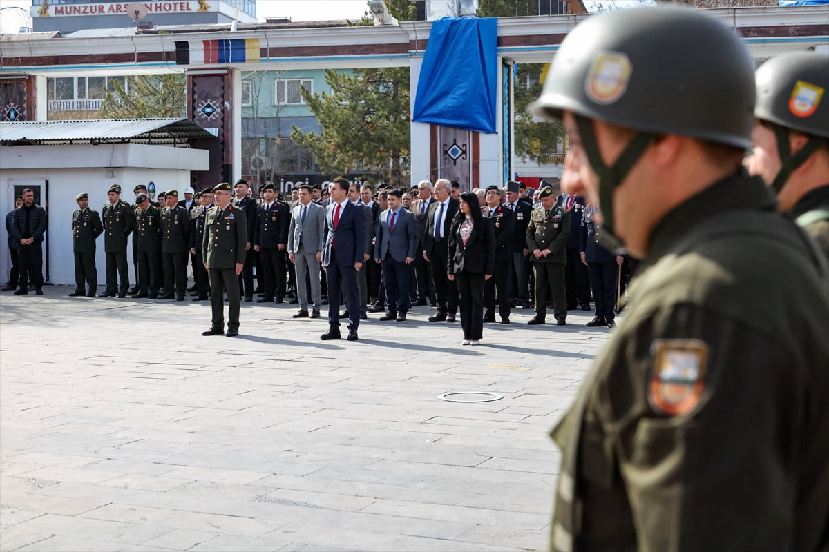 Tunceli'de 18 Mart Şehitleri Anma Günü ve Çanakkale Deniz Zaferi'nin 111. yıl dönümü dolayısıyla...
