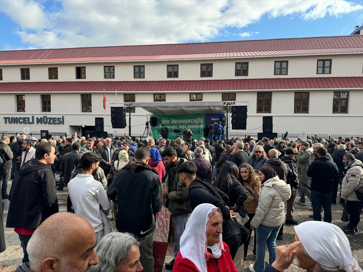 Tunceli'de çevrenin korunmasına dikkat çekilmesi amacıyla doğa ve yaşam mitingi...