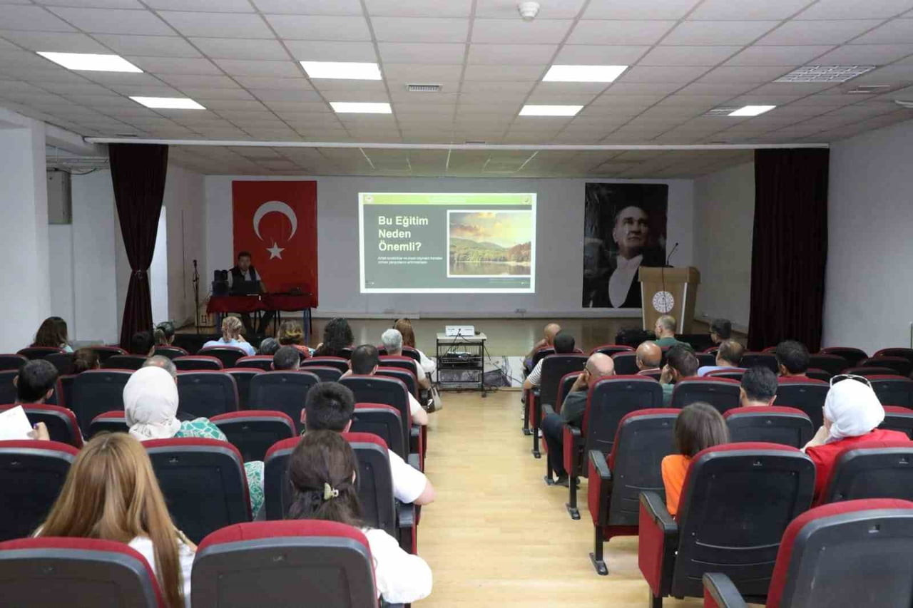 TUNCELİ'DE ÖĞRETMENLERE VE MEB AKUB EKİPLERİNE YÖNELİK ORMAN YANGINLARI EĞİTİMİ SEMİNERİ...
