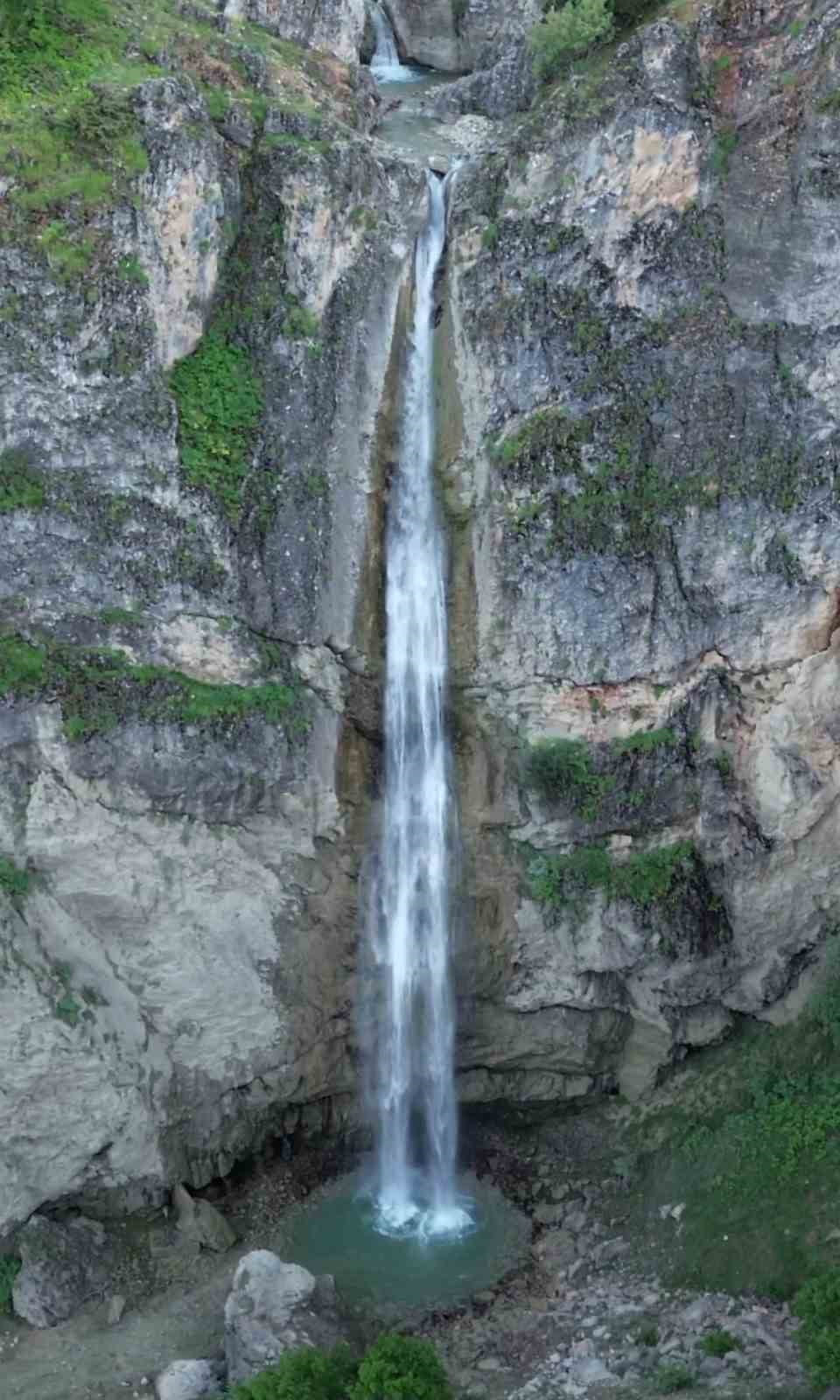 TUNCELİ’DE DRON İLE GÖRÜNTÜLENEN RABAT VADİSİ, KARTPOSTALLIK GÖRÜNTÜLER OLUŞTURDU.