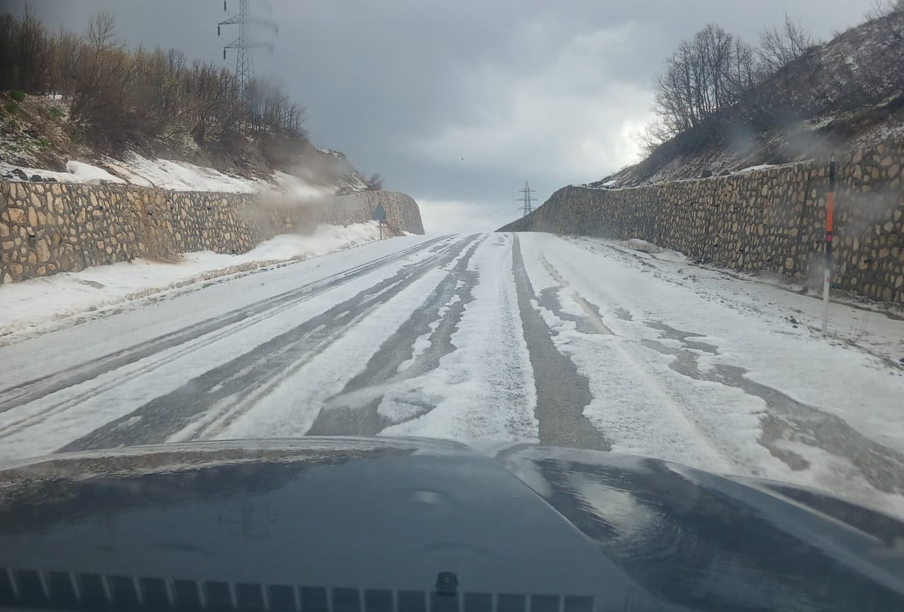 TUNCELİ’DE ETKİLİ OLAN DOLU YAĞIŞI NEDENİYLE OVACIK-HOZAT KARAYOLUNDA SÜRÜCÜLER ZOR ANLAR...