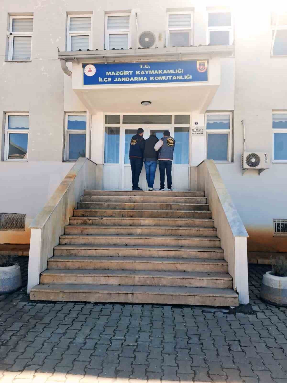 TUNCELİ’DE JASAT VE İSTİHBARAT EKİPLERİNİN DÜZENLEDİĞİ OPERASYONDA, TOPLAM 30 YIL KESİNLEŞMİŞ...