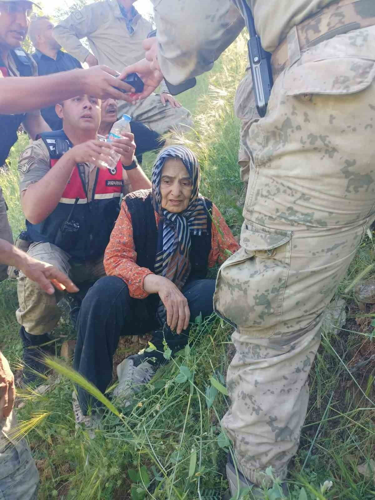 TUNCELİ’NİN ÇEMİŞGEZEK İLÇESİNE BAĞLI GÜLBAHÇE KÖYÜNDE KAYBOLAN ALZHEİMER HASTASI GÖRSEN ÖZCAN...