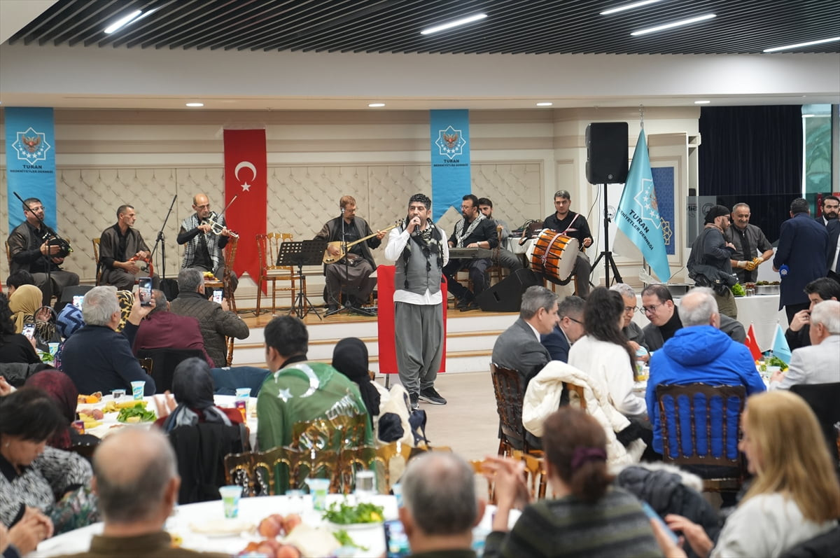 Turan Medeniyetler Derneği tarafından engelli bireyler ile ailelerine yönelik sıra gecesi...