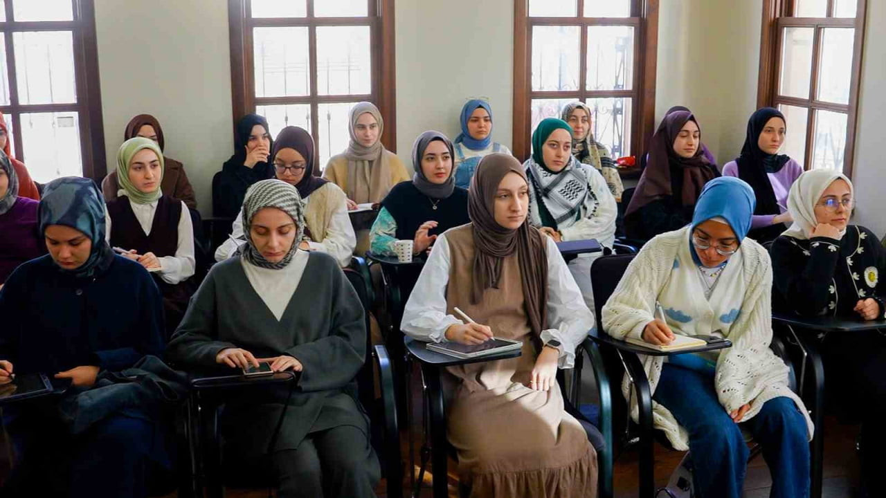 TÜRGEV'İN BURS VE YETENEK YÖNETİMİ PROGRAMLARINDAN YARARLANAN GENÇ KIZLAR, SAVUNMA TEKNOLOJİLERİ...