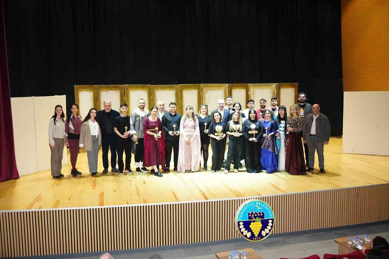 TURGUTLU BELEDİYESİ EKREM GÜREL KÜLTÜR MERKEZİ GENÇ YETİŞKİNLER TİYATRO EKİBİNİN HAZIRLADIĞI...