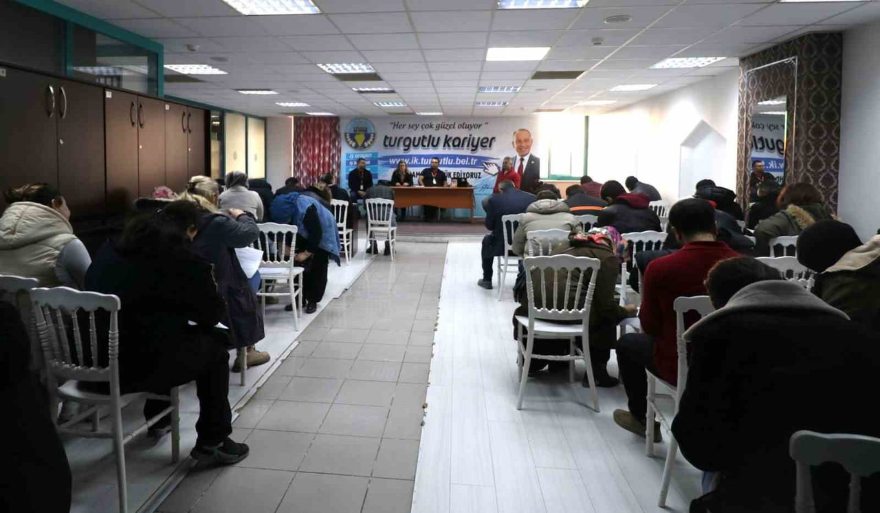 TURGUTLU BELEDİYESİNİN İSTİHDAM ALANINDA ÖNEMLİ BİR KÖPRÜ GÖREVİ ÜSTLENEN TURGUTLU KARİYER...