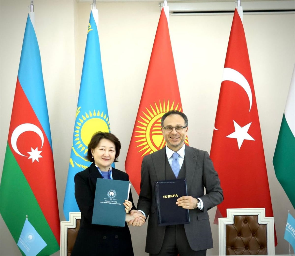 Türk Devletleri Parlamenter Asamblesi (TÜRKPA) Genel Sekreteri Büyükelçi Ramil Hasan (sağda) ile...