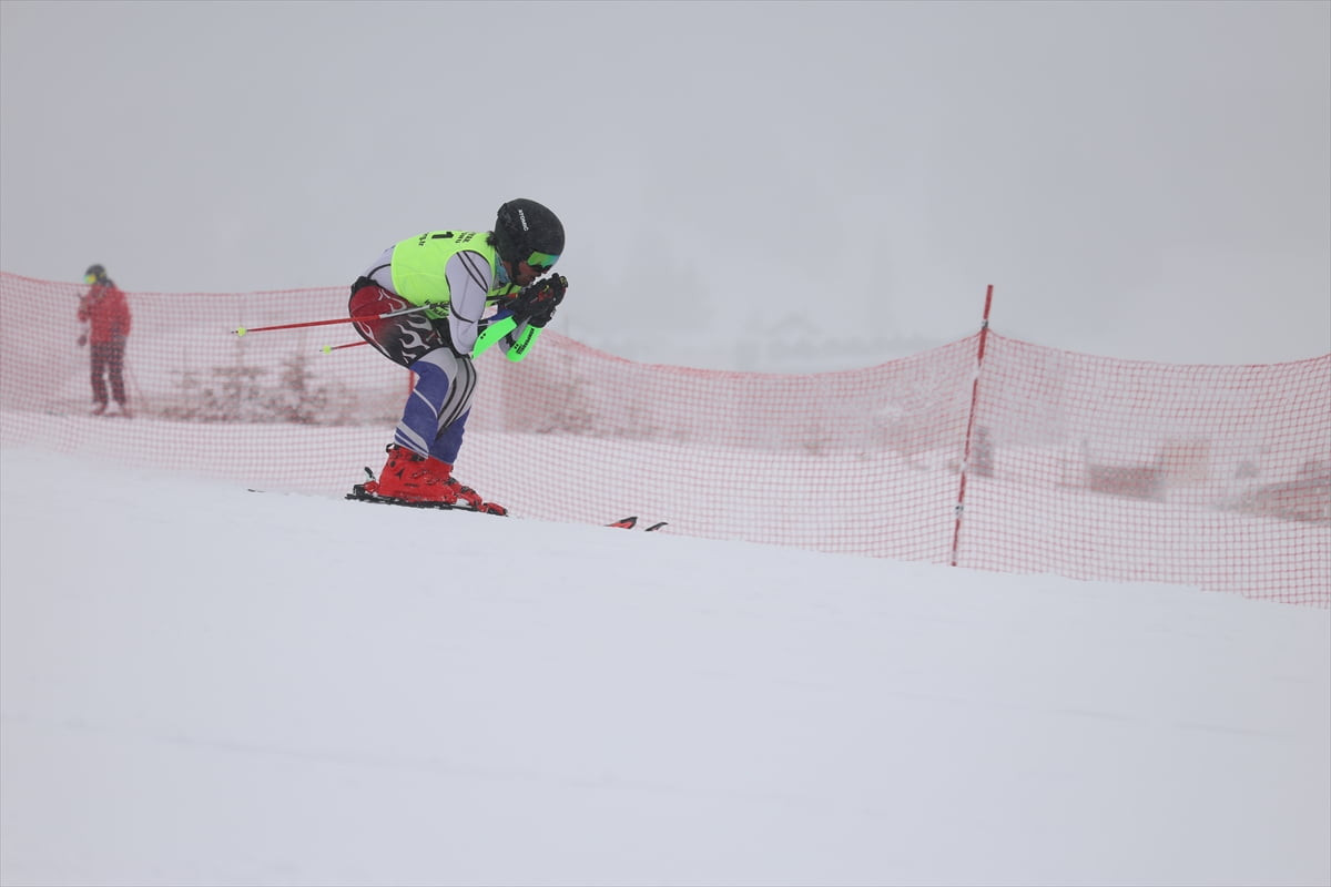 Türk Devletleri Teşkilatı'nın (TDT) düzenlediği 2. Türk Kayak Kupası, Uludağ'da gerçekleştirildi....