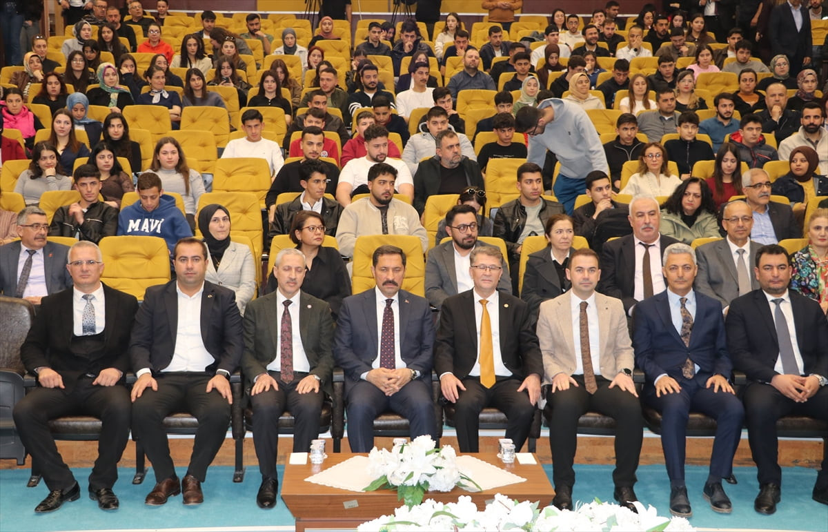 Türk Dil Kurumu (TDK) Başkanı Prof. Dr. Osman Mert (sağ 4), Hatay Mustafa Kemal Üniversitesi'nde...