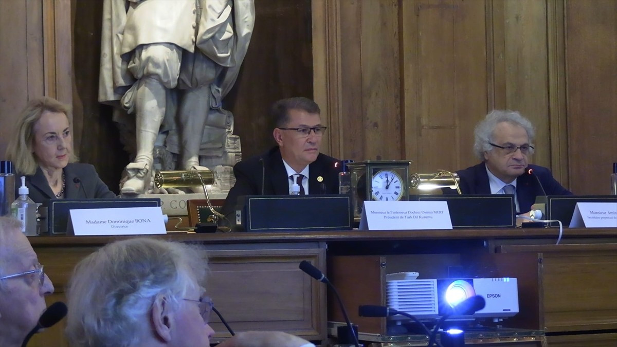 Türk Dil Kurumu (TDK) ile Fransız Akademisi (Académie française), Fransa'nın başkenti Paris'te...