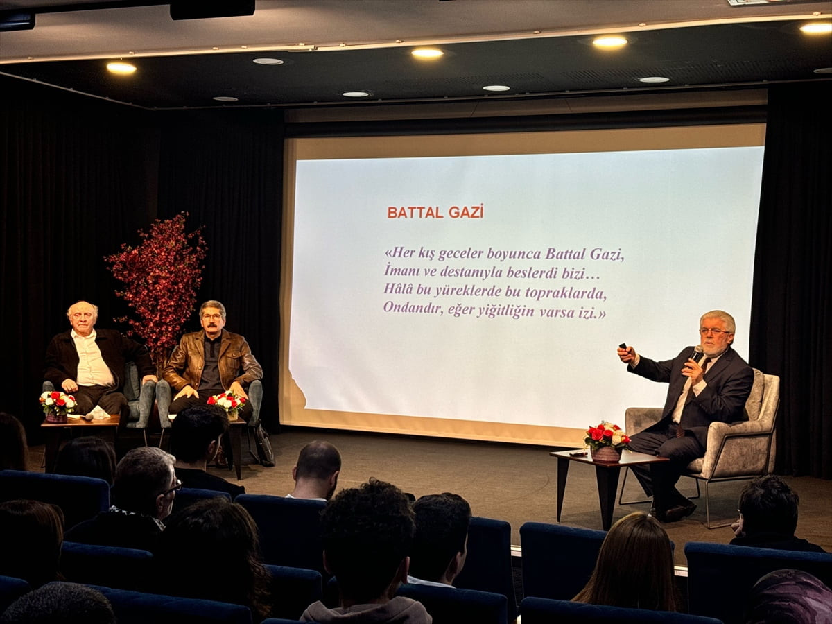 Türk edebiyatının unutulmaz isimlerinden ve "Bayrak Şairi" olarak tanınan Arif Nihat Asya...